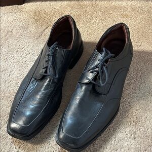 Men's Black Leather Johnston & Murphy Dress Shoes. Size 14M.